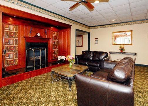 Econo Lodge Inn & Suites Augusta Interior photo